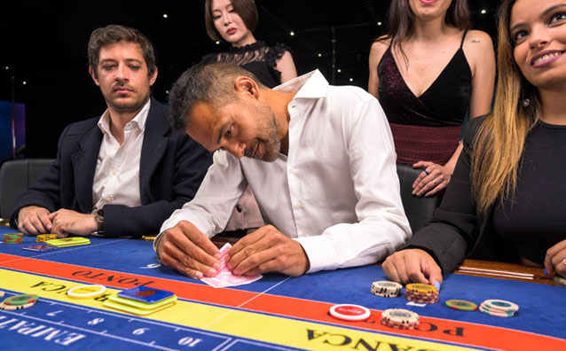 Casino-Lisboa-Jogo-Ponto-e-Banca-Macau-3.jpg